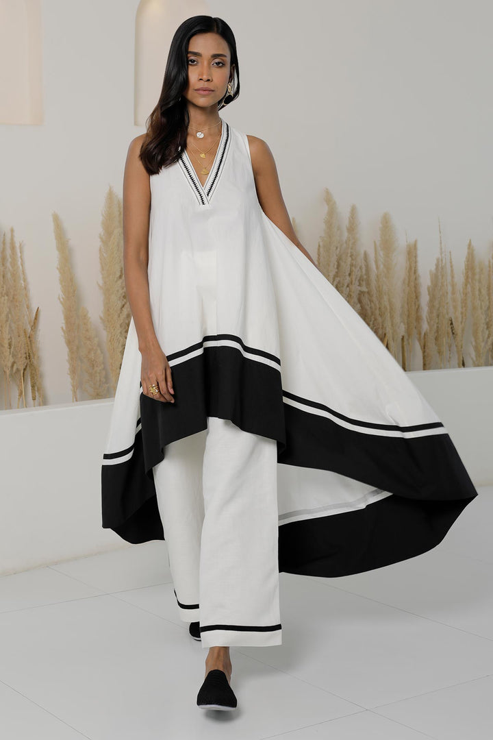 Shiro Kuro Sleeveless High Low Tunic