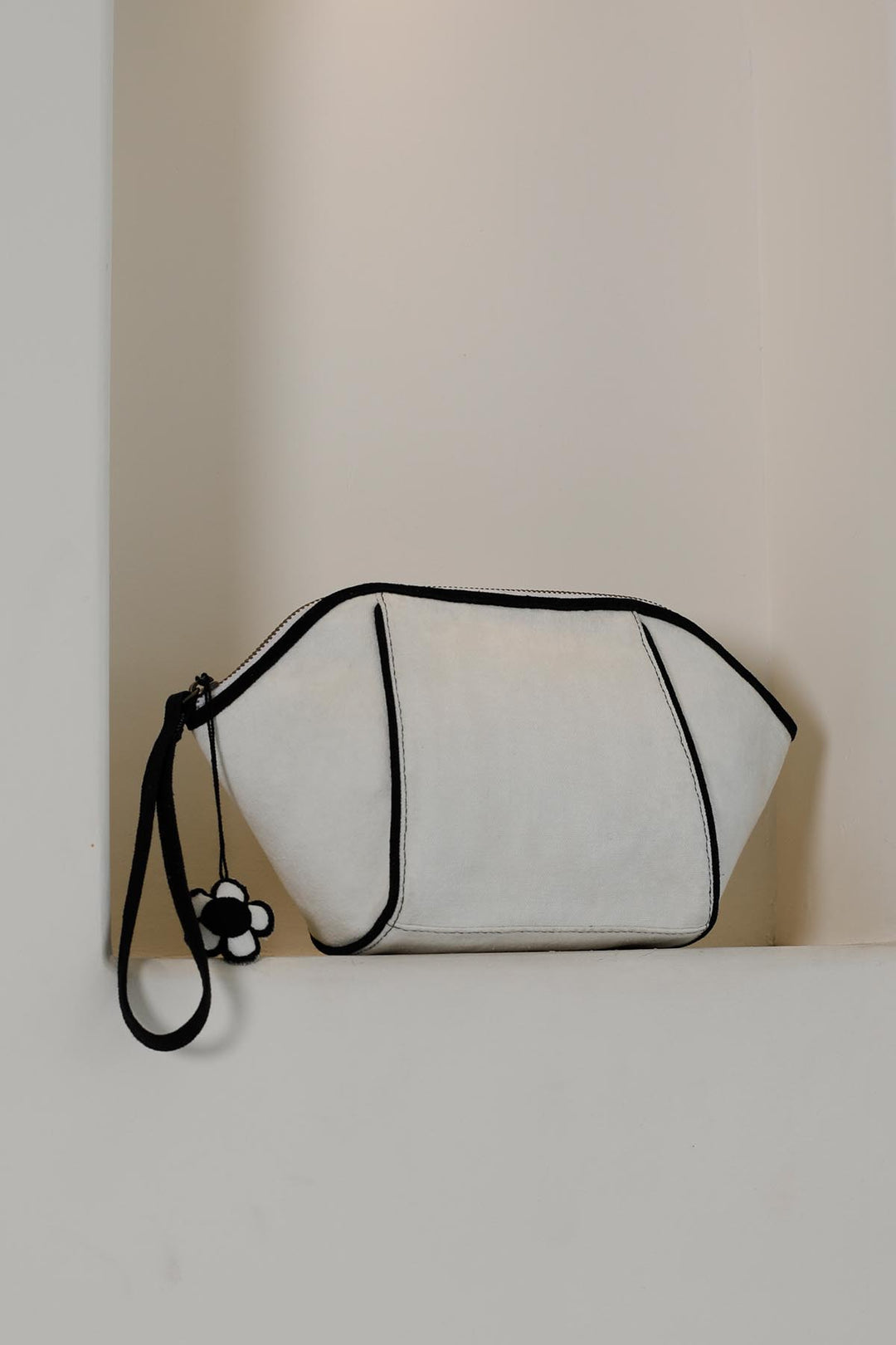 Shiro Kuro Pouch