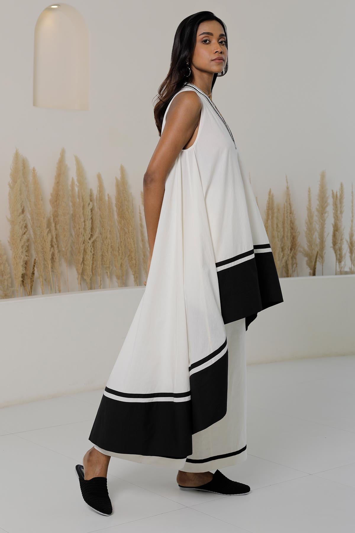 Shiro Kuro Sleeveless High Low Tunic