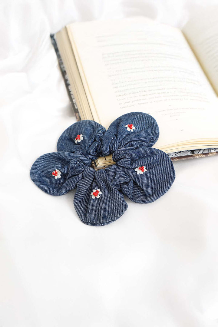 MIDNIGHT PERIWINKLE FLOWER SCRUNCHIE