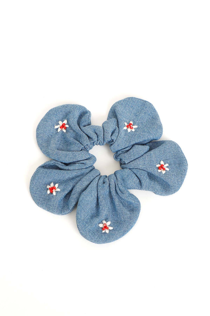 LT. DENIM PERIWINKLE FLOWER SCRUNCHIE