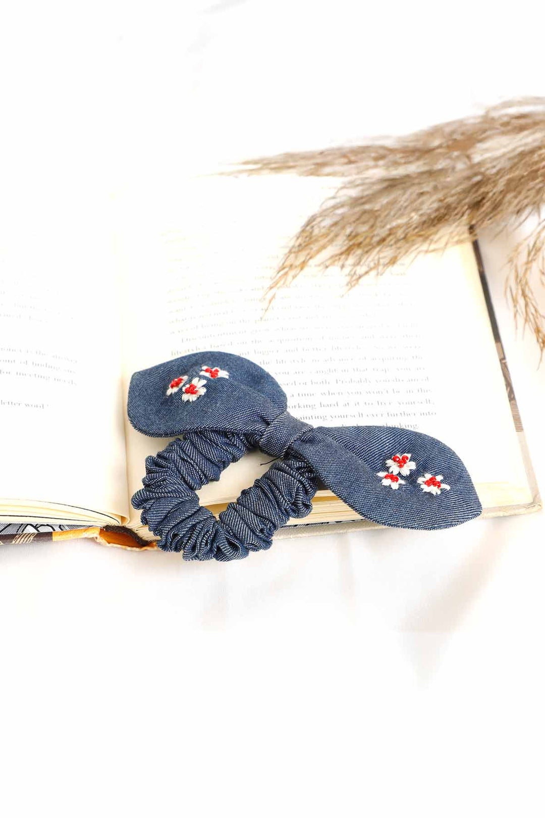 BOW SCRUNCHIES