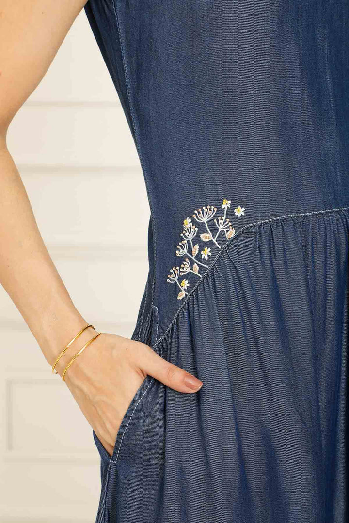 SWEETHEART NECKLINE MIDI DRESS