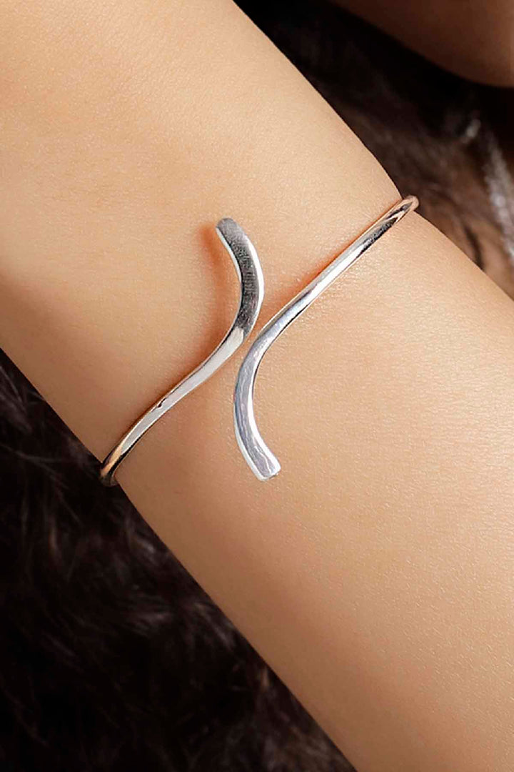 The Yuren Silver Twist Bracelet
